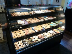how could you not fall in love over this gorgeous bakery case at yoyo donuts?